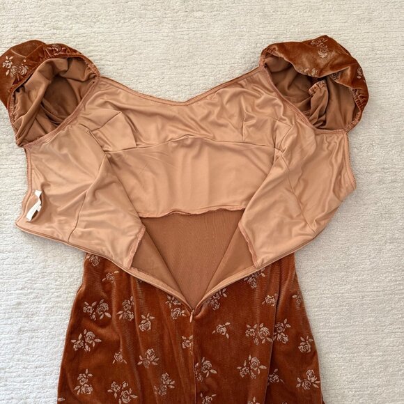 Lait Collection Velvet Dress Size XL Rust Floral Puff Sleeve Ruffle Hem Retro - Picture 12 of 17